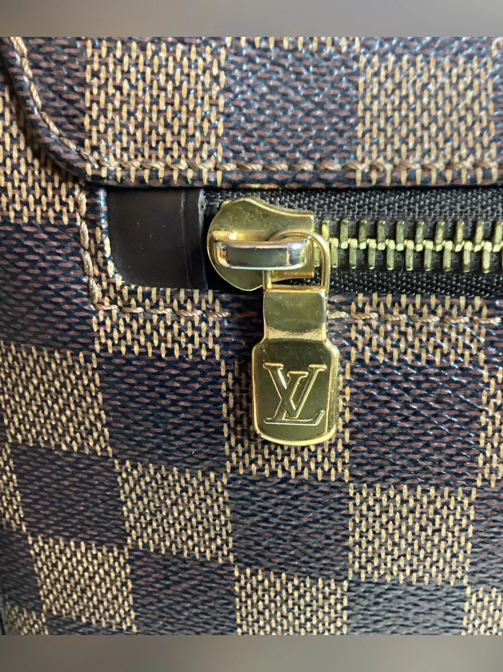 Louis Vuitton Damier Ebene District MM messenger bag.